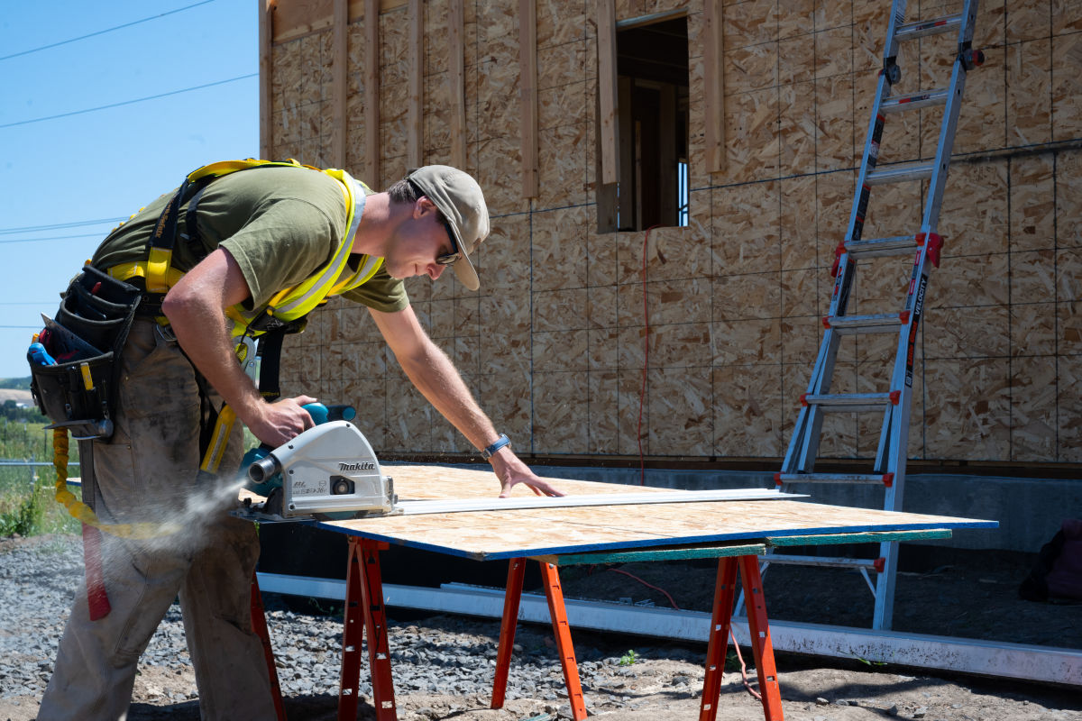 Picture of man using circular saw.