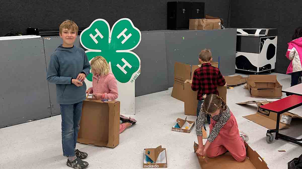 4-H STEM group activity