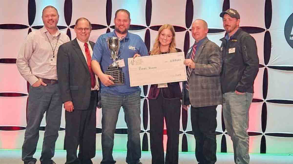 A group photo of a presentation of a check.
