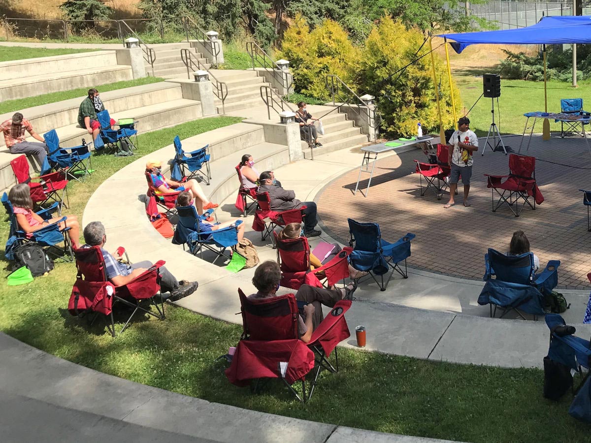 Students attend outdoor seminar